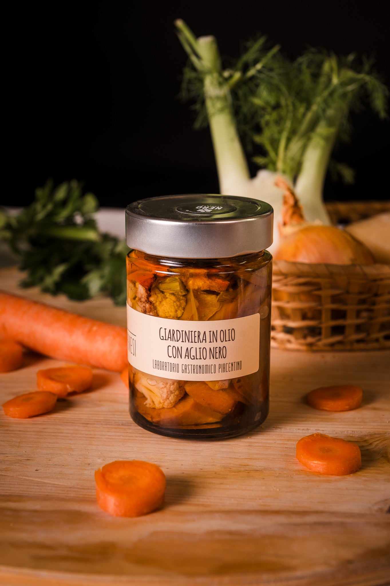 Giardiniera in olio con aglio nero