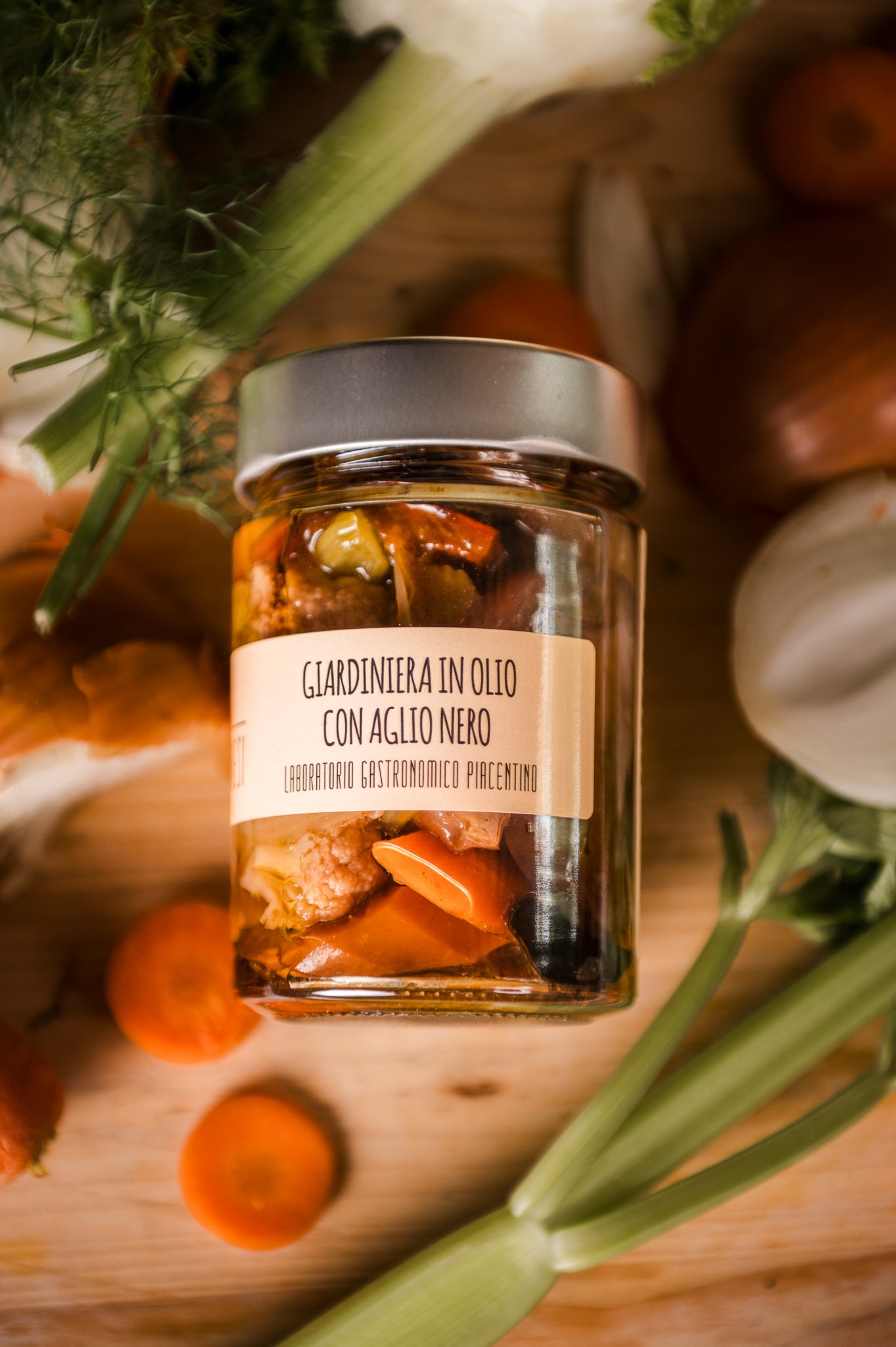 Giardiniera in olio con aglio nero